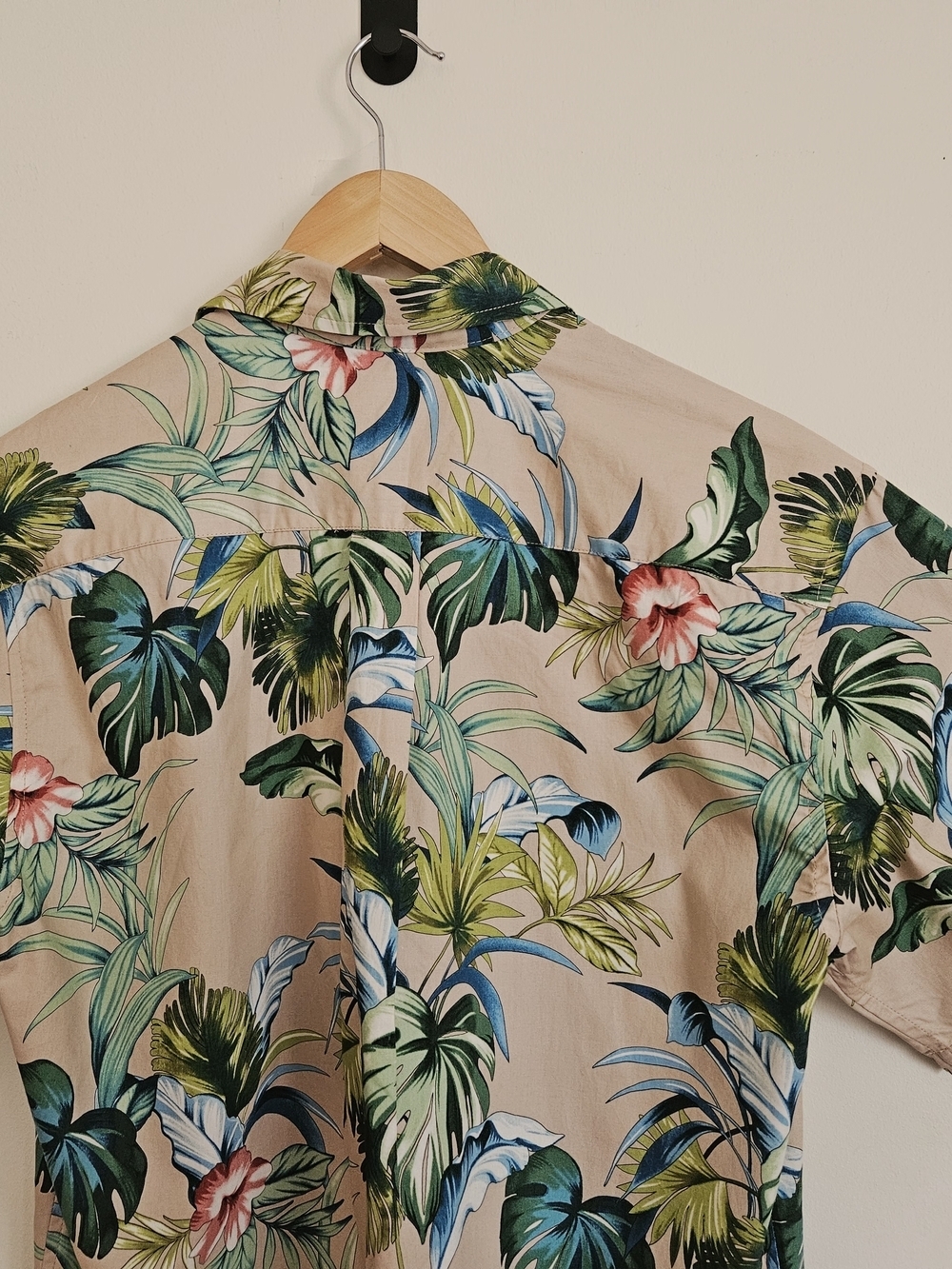 Cooke Street Men’s Tan Tropical Floral Button-Down Shirt - Picture 10 of 14